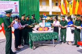 Không gian Ngày sách tại Tiểu đoàn Huấn luyện-Cơ động.
