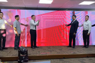 Lãnh đạo Ủy ban nhân dân thành phố Hà Nội, Thành phố Hồ Chí Minh và Đài Phát thanh-Truyền hình Hà Nội thực hiện nghi thức ra mắt Văn phòng đại diện tại Thành phố Hồ Chí Minh.