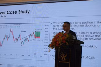 Ông Wan Zuhao - Chuyên gia tổ chức Inspirante Trading Solutions (Singapore) chia sẻ giải pháp giao dịch hàng hóa và quản trị rủi ro trên thị trường quốc tế.