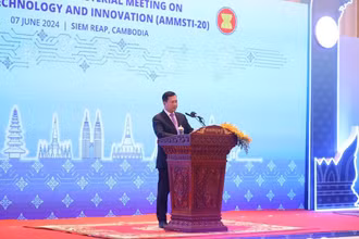 Thủ tướng nước chủ nhà Campuchia Samdech Moha Bovor Thipadei Hun Manet phát biểu khai mạc sự kiện. (Ảnh: Fresh News)