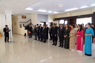 Lễ kỷ niệm Ngày sinh Chủ tịch Hồ Chí Minh được tổ chức trong khuôn viên Đại sứ quán Việt Nam ở Phnom Penh, Campuchia.