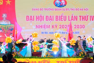 Một tiết mục văn nghệ chào mừng Đại hội Đảng bộ Trường Quân sự Bộ Tư lệnh Thủ đô Hà Nội lần thứ IV.
