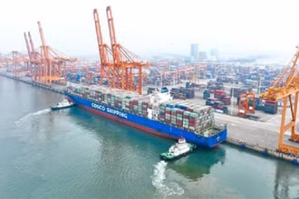 Cảng container Khâm Châu ở tỉnh Quảng Tây (Trung Quốc), ngày 2/3/2022. (Ảnh: THX/TTXVN)