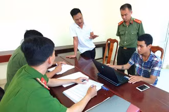 Đối tượng Y Huy Byă tại cơ quan Công an.