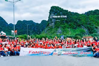 Đoàn hơn 250 doanh nghiệp lữ hành trong nước tham gia chương trình du lịch “Phong Nha-miền di sản diệu kỳ”.