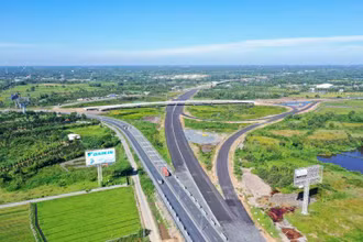Một đoạn tuyến cao tốc Thành phố Hồ Chí Minh-Trung Lương.