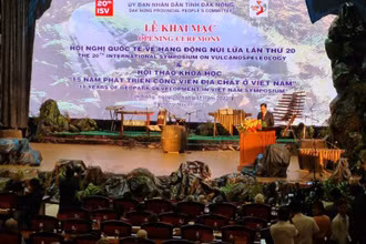 Chủ tịch Ủy ban nhân dân tỉnh Đắk Nông Hồ Văn Mười phát biểu Khai mạc Hội nghị quốc tế về Hang động núi lửa lần thứ 20 và Hội thảo khoa học “15 năm phát triển Công viên địa chất ở Việt Nam”.