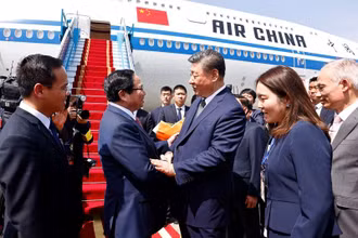 Thủ tướng Phạm Minh Chính chủ trì Lễ tiễn Tổng Bí thư, Chủ tịch nước Trung Quốc Tập Cận Bình tại Sân bay quốc tế Nội Bài. (Ảnh: DOÃN TẤN/TTXVN)