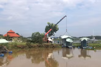 Người dân tỉnh Bình Phước tự tháo dỡ công trình vi phạm năm 2024. (Ảnh TẠ ĐÌNH TIẾN)