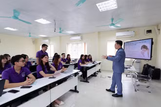 Sinh viên Trường đại học Giáo dục (Ðại học Quốc gia Hà Nội) trong giờ học. 