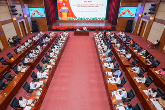 Quang cảnh cuộc làm việc Ban Thường vụ Thành ủy Hải Phòng với Ban Thường vụ Tỉnh ủy Hải Dương.
