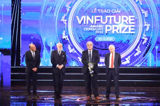 Bốn nhà khoa học nhận Giải thưởng Chính VinFuture 2022.