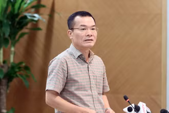Ông Trần Mạnh Tuấn, Phó Cục trưởng Cục Tần số vô tuyến điện, Bộ Thông tin và Truyền thông tại họp báo.