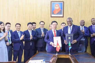 Hai Bộ trưởng ký Bản ghi nhớ (MoU) hợp tác trong lĩnh vực thông tin và truyền thông.
