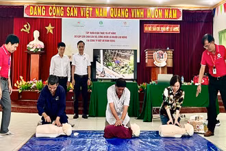 Tập huấn kỹ năng sơ cấp cứu tại Công ty Bột mì Bình Đông.