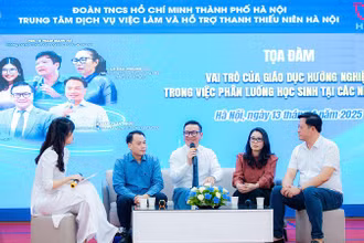 Các diễn giả thảo luận về hướng nghiệp tại Tọa đàm.