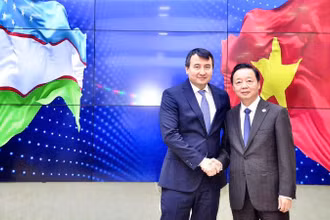 Phó Thủ tướng Chính phủ Trần Hồng Hà và Phó Thủ tướng Uzbekistan Jamshid Khodjaev.
