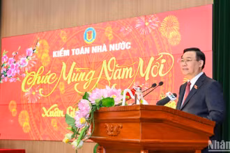 [Ảnh] Chủ tịch Quốc hội chúc Tết Văn phòng Quốc hội, Ngân hàng Hợp tác xã Việt Nam và Kiểm toán Nhà nước