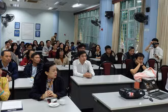 Lớp học công chúng thu hút sự quan tâm nhiều người.