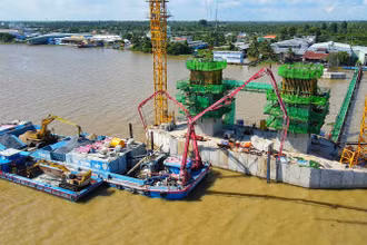 Xây dựng mố cầu Rạch Miễu 2.