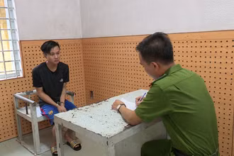 Lê Nguyễn Quốc Thái tại cơ quan công an.