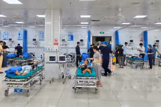 Nạn nhân nhanh chóng được đưa đến Bệnh viện Hùng Vương Gia Lai để theo dõi sức khỏe.