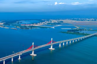 Cầu Cửa Hội mở ra không gian phát triển mới cho hai tỉnh Nghệ An và Hà Tĩnh.