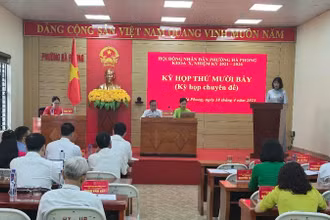 Hội đồng nhân dân phường Hà Phong, thành phố Hạ Long tổ chức kỳ họp chuyên đề.