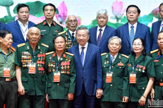 Tổng Bí thư Tô Lâm và các đại biểu dự gặp mặt.
