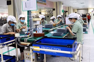 Sản xuất, lắp ráp linh kiện bán dẫn tại Khu công nghiệp Quế Võ. Ảnh: AN TRÂN