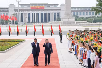 Tổng Bí thư, Chủ tịch nước Tô Lâm và Tổng Bí thư, Chủ tịch nước Trung Quốc Tập Cận Bình tại lễ đón Tổng Bí thư, Chủ tịch nước Tô Lâm và Phu nhân thăm cấp Nhà nước tới Trung Quốc. Ảnh: TTXVN