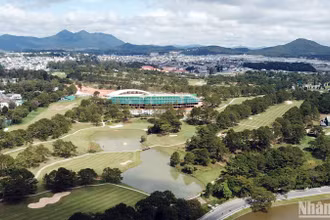 Sân golf Đồi Cù - Đà Lạt.