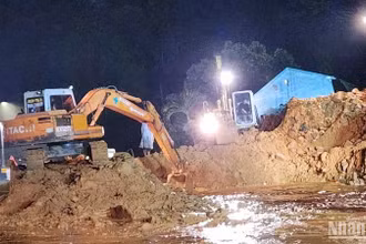 Các phương tiện được huy động thực hiện công tác cứu hộ, cứu nạn.