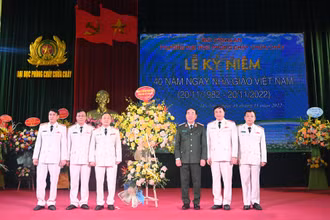 Thứ trưởng Công an Trần Quốc Tỏ tại Lễ kỷ niệm 40 năm ngày Nhà giáo Việt Nam của Bộ Công an.