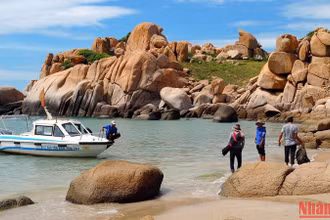 Hòn Cau, Bình Thuận. Ảnh: NGỌC LÂN)