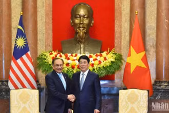 Chủ tịch nước Lương Cường tiếp Thủ tướng Malaysia Anwar Ibrahim.