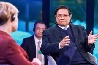 Thủ tướng Phạm Minh Chính trả lời tại Phiên Đối thoại chính sách đặc biệt “Bứt phá tới tương lai: Tầm nhìn của Việt Nam về đổi mới sáng tạo và vai trò toàn cầu” trong khuôn khổ Hội nghị Diễn đàn Kinh tế thế giới (WEF) Davos năm 2025. (Ảnh: NHẬT BẮC)