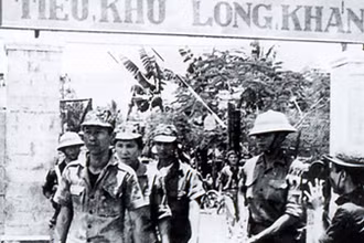 Tiếp quản Tiểu khu Long Khánh. (Ảnh: TTXVN)