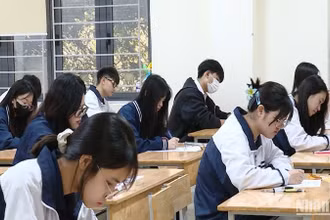 Thí sinh lớp 12 tập trung ôn thi tốt nghiệp 
