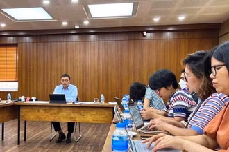 Chủ tịch Hội Kiến trúc sư Việt Nam Phan Đăng Sơn trả lời các câu hỏi của báo chí.