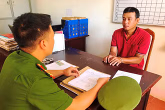 Đối tượng Lê Văn Nhí tại Cơ quan Cảnh sát điều tra Công an tỉnh Đắk Nông.