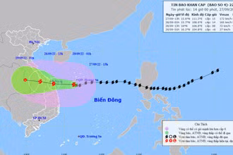Vị trí và hướng di chuyển của bão số 4. (Nguồn: nchmg.gov.vn)