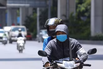 Khu vực Hà Nội ngày nắng nóng, có nơi hơn 35 độ C. (Ảnh minh họa)