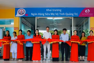 Cắt băng khai trương Ngân hàng sữa mẹ vệ tinh tại Bệnh viện đa khoa tỉnh Quảng Trị