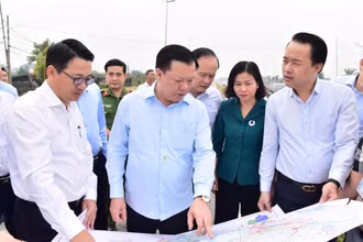 Thường trực Thành ủy Hà Nội kiểm tra việc triển khai các dự án trên địa bàn quận Bắc Từ Liêm.