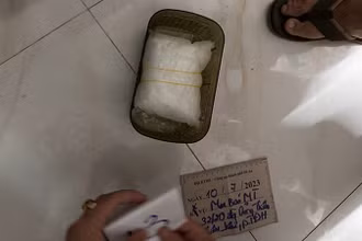 Công an thành phố Thuận An và Công an thành phố Dĩ An, tỉnh Bình Dương triệt xóa đường dây mua bán trái phép chất ma túy.