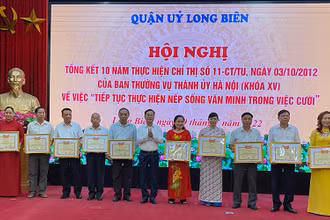 Biểu dương các tập thể, cá nhân thực hiện tốt nếp sống văn minh trong việc cưới.