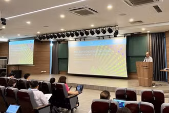 Các chuyên gia, nhà khoa học, doanh nghiệp tham dự diễn đàn.
