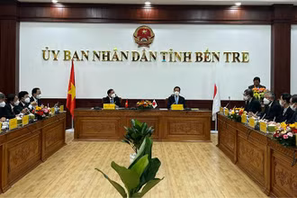 Đoàn công tác tỉnh Ehime làm việc tại tỉnh Bến Tre.