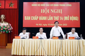 Các đồng chí chủ trì hội nghị.